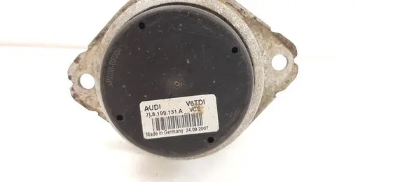 Audi Q7 4L Engine mount bracket 7L8199131A