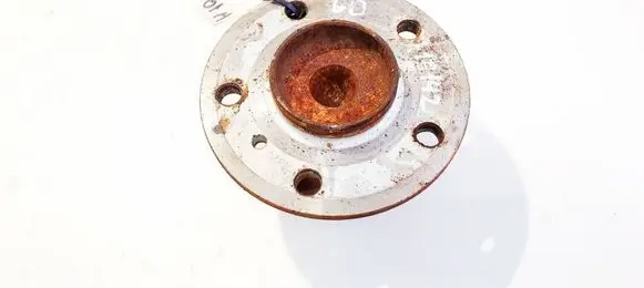 Rear wheel hub