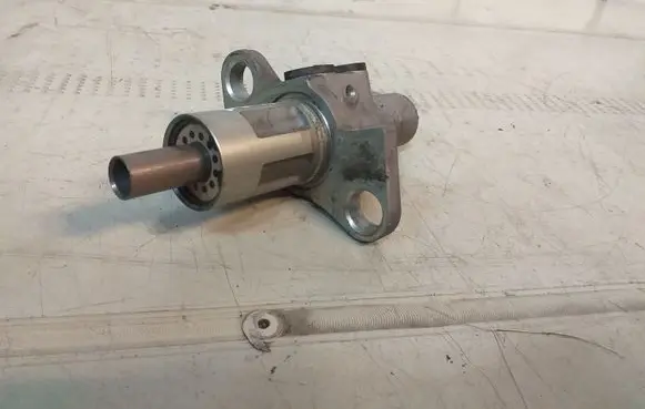 Audi A4 S4 B7 8E 8H Master brake cylinder V606006F