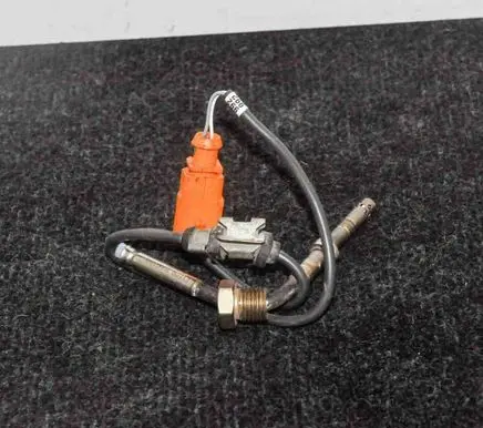 Audi A1 Oil temperature sensor 03G906088AF