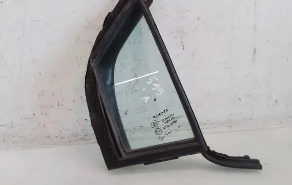 Toyota Yaris Front door vent window glass four-door 43R00097