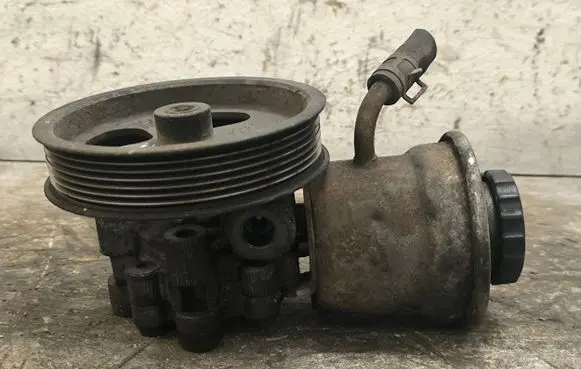 Toyota Avensis T250 Power steering pump