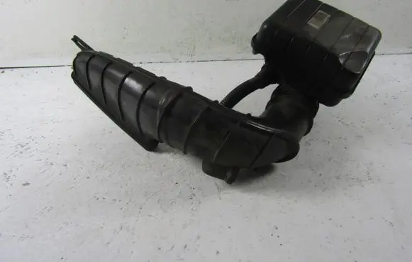 BMW 5 F10 F11 Intake resonator 8512249
