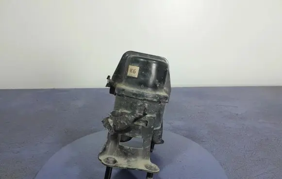 Toyota Camry VIII XV70 Gearbox mounting bracket