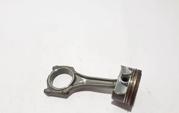 Audi Q7 4M Piston with connecting rod 06M107065AB