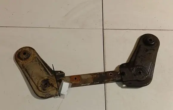 Opel Astra J Engine mounting bracket 13266388