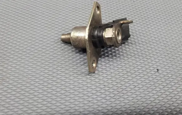 Volkswagen Polo III 6N 6N2 6NF Windshield washer spray nozzle 23260-16070