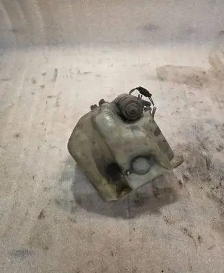 Mitsubishi Pajero Windshield washer fluid reservoir/tank 