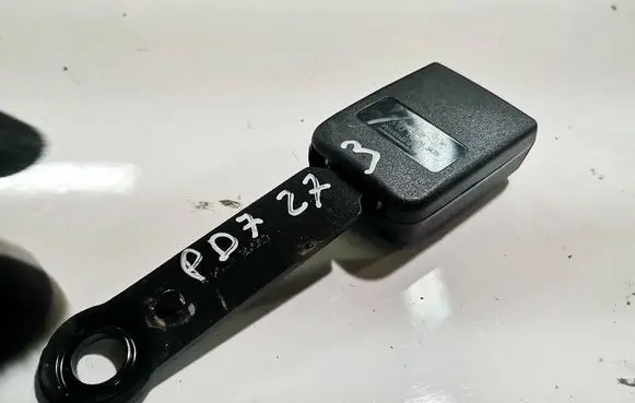 Peugeot 206 Front seatbelt buckle 