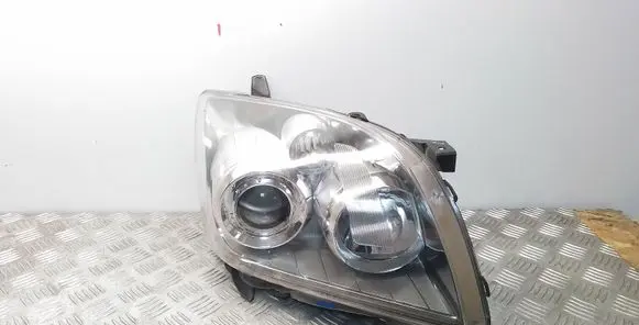 Toyota Avensis T250 Headlight/headlamp 35108