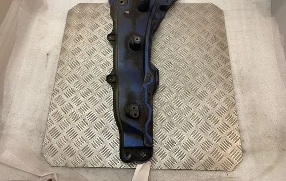 Volvo XC90 Fender mounting bracket 31391777