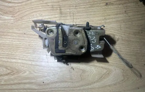 Mazda 323 Rear door lock