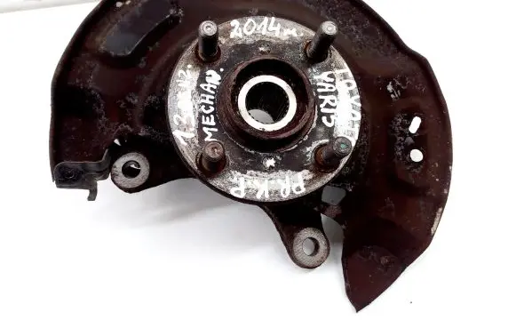 Toyota Yaris Front wheel hub
