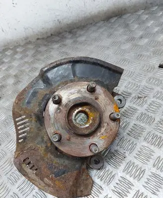 Toyota Auris 150 Front wheel hub F12R5 101206