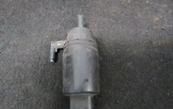 BMW 5 E39 Windscreen/windshield washer pump 67128377612 67.12-8377612