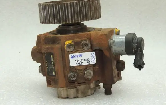 Suzuki Grand Vitara II Fuel injection high pressure pump 1521067JH1