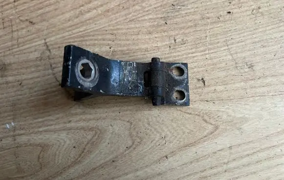 Audi 80 90 B3 Front door upper hinge 893831401
