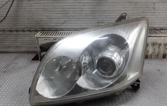 Toyota Avensis T250 Headlight/headlamp