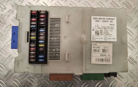 Ford Mondeo MK IV Fuse module 7G9T14A073DD LTQF01125TP 28130621