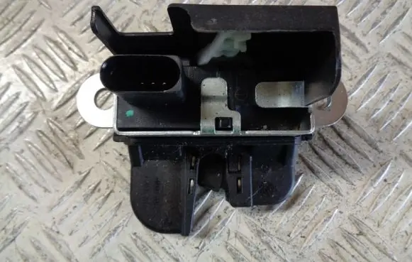 Volkswagen Golf Plus Tailgate/trunk/boot lock/catch/latch 5M0827505E