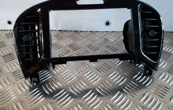 Nissan Juke I F15 Dash center air vent grill 687501KE0A 687511KE0A