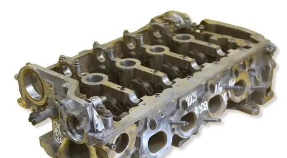 Peugeot 308 Engine head V753354980N