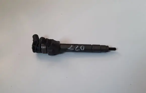 BMW 2 F22 F23 Fuel injector 7810702 0445110617