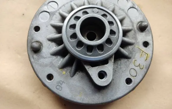 BMW 4 F32 F33 Front upper strut mount 6881930 31306881930