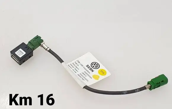 Volkswagen Golf VII USB socket connector 5Q0035726 5G0035320C