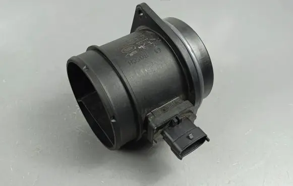 Jaguar F-Pace Mass air flow meter G4D312B579AA