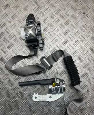 Ford F150 Front seatbelt T9678 064192 119SCF12000