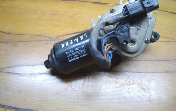 Hyundai Lantra I Wiper motor 9810028100