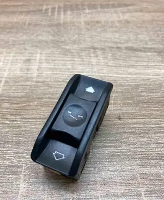 BMW 5 E39 Sunroof switch 8352182 03015000 Used