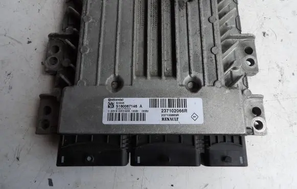 Renault Megane III Engine control unit/module 237100669R S180067146A 237102066R