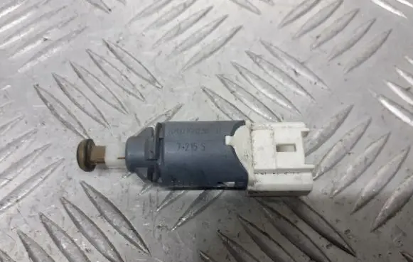 Renault Scenic II - Grand scenic II Brake pedal sensor switch 8200168238-B