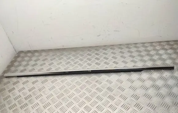 Hyundai i40 Front door glass trim molding 