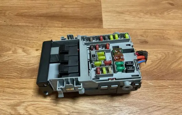 Opel Insignia A Fuse module 13222786