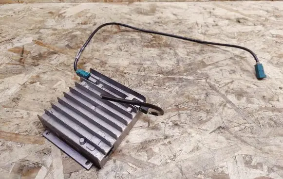 Mercedes-Benz S AMG W220 Antenna control unit 1090SYN9526 SYN9526A
