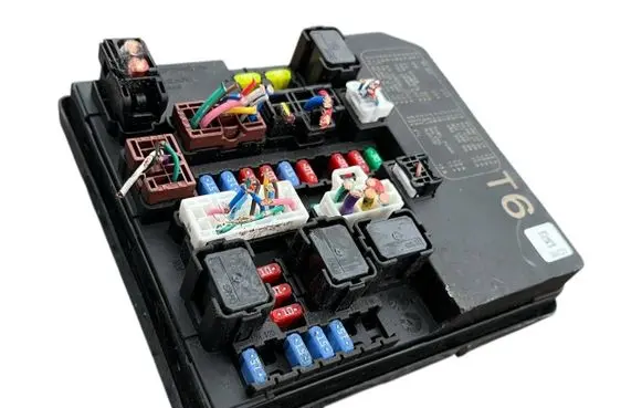 Nissan Qashqai Fuse module d807 518592f06 3001012215