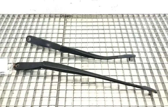 Front wiper blade arm