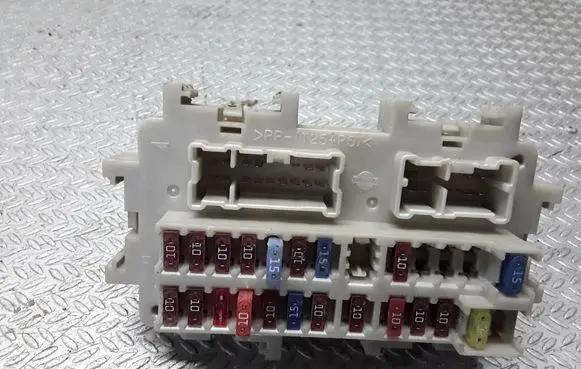 Nissan Navara D40 Fuse module