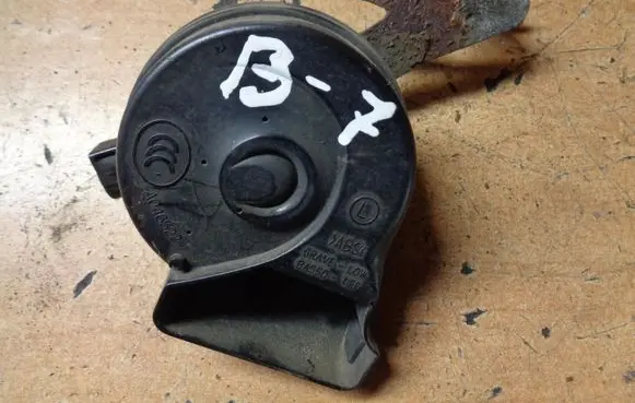 Volkswagen PASSAT B7 Horn signal 0055307