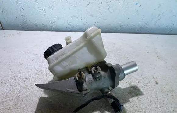 Mercedes-Benz ML W164 Master brake cylinder 03350886811