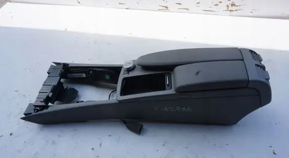 Mercedes-Benz C W204 Center console 