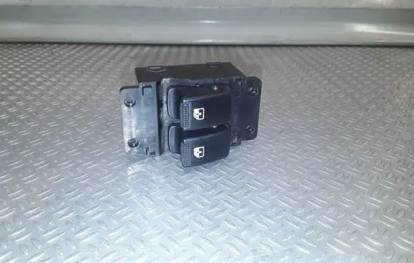 Hyundai i10 Electric window control switch 202007107