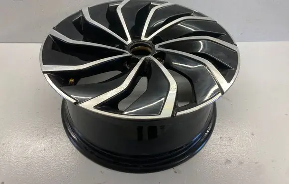 Volkswagen Golf VIII R17 alloy rim 5H0601025D