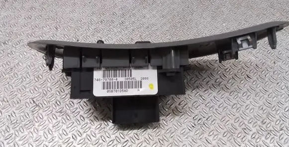 Chrysler Voyager Electric window control switch 04685732AC