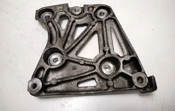 Chevrolet Captiva Engine mounting bracket 96868422