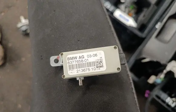 BMW X5 E53 Aerial antenna amplifier 8377658