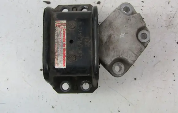 Peugeot 307 Engine mounting bracket 